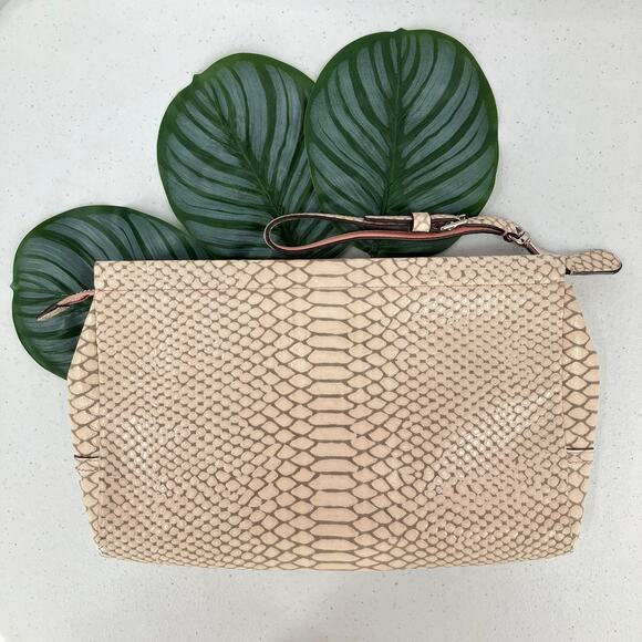 Snakeskin Python Pattern White Gray Turn Lock Zip Adjustable Wristlet Clutch - Picture 3 of 11